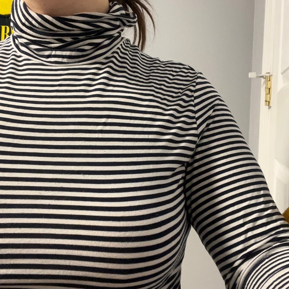H&M stripped turtleneck - Picture 3 of 10